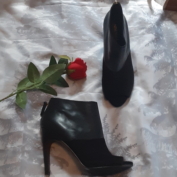 Nine West Shoes - ⚘Nine West Bootie Heels